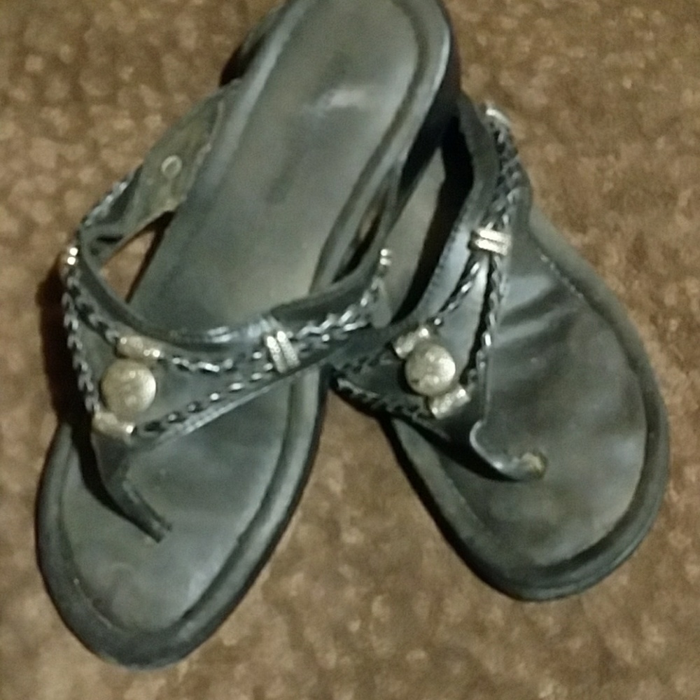 Leather flip flops